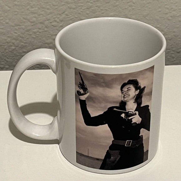 🖤Vintage Funny Sassy Grandma Cowgirl Gunslinger Western 1950s Pin Up Glam Mug🖤 - Picture 3 of 6